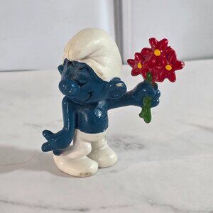 Vintage 1978 Shy Smurf Holding Flowers Figurine Schleich-Peyo